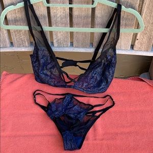 VS very sexy unlined plunge 34DD